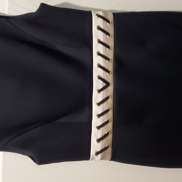 DKNY - Picture 4 of 6